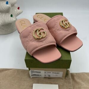 Women’s Gucci GG matelasse blush slide sandals size 39 made in Italy
